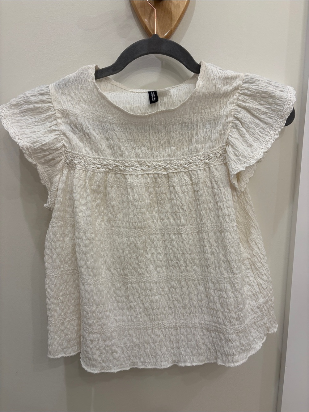 H&M Cream Ruffled Sleeve Blouse